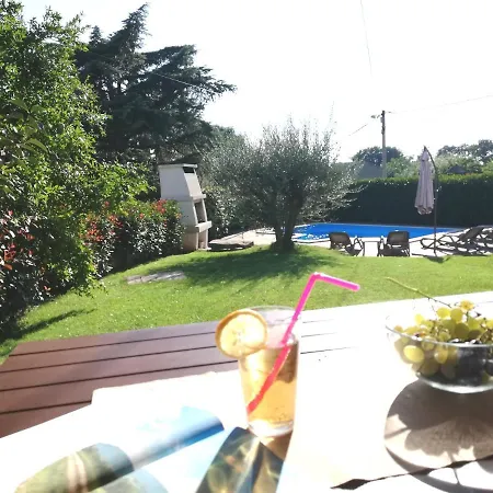 Nina With Private Pool Near 포레치