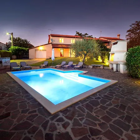 펜션 Nina With Private Pool Near *