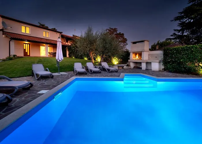 Nina With Private Pool Near * Πόρετς
